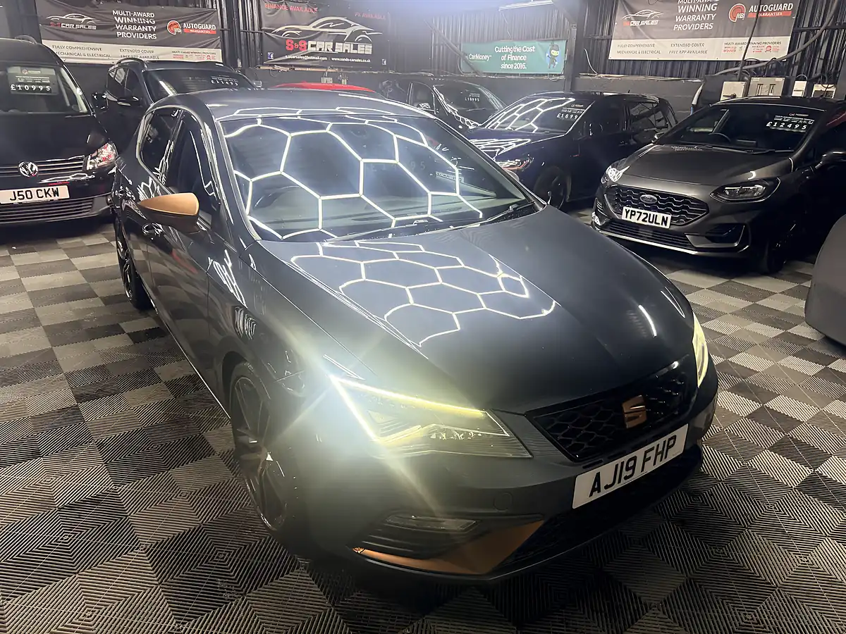 Used 2019 SEAT Leon Cupra Grey - Interior and Exterior details 11
