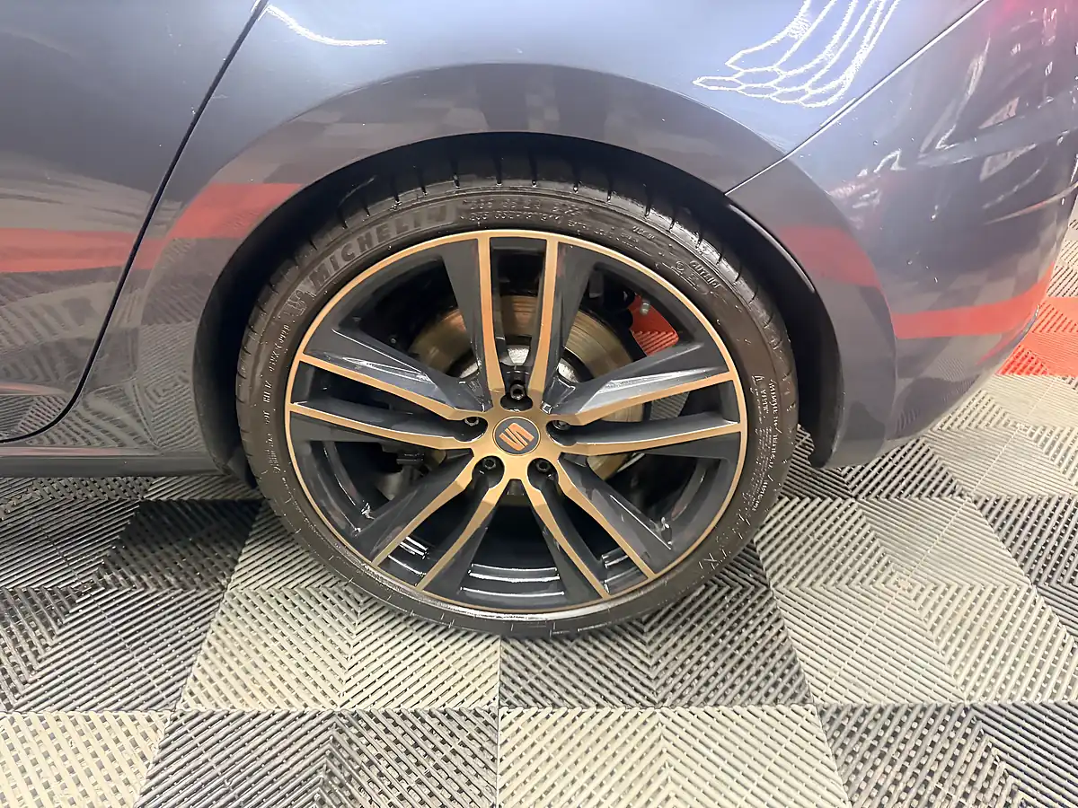 Used 2019 SEAT Leon Cupra Grey - Interior and Exterior details 12