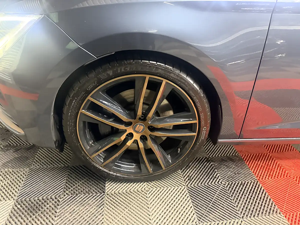 Used 2019 SEAT Leon Cupra Grey - Interior and Exterior details 13