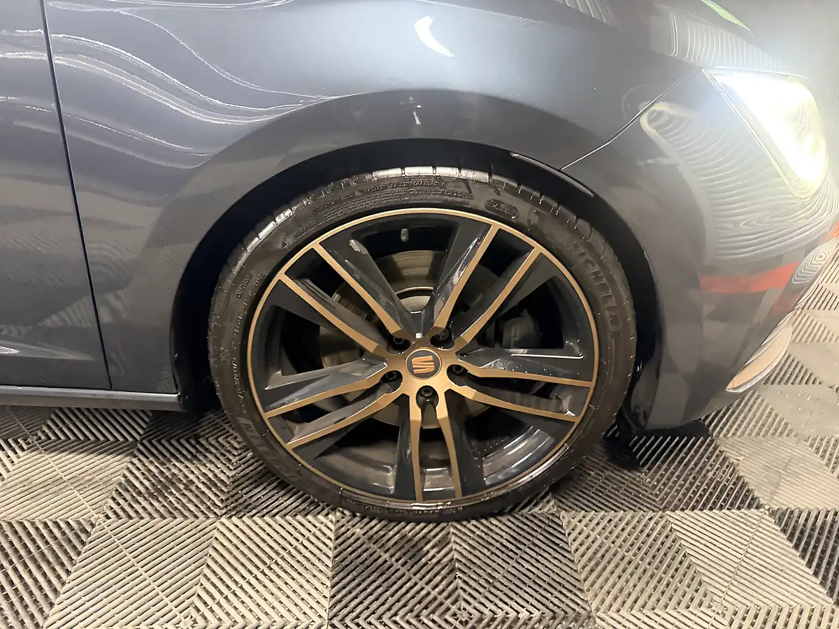 Used 2019 SEAT Leon Cupra Grey - Interior and Exterior details 14