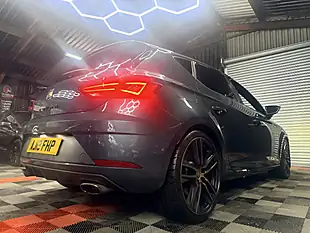 Used 2019 SEAT Leon Cupra Grey - Interior and Exterior details 15