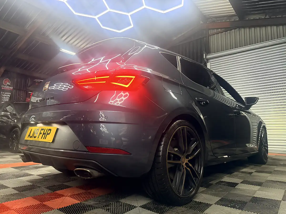 Used 2019 SEAT Leon Cupra Grey - Interior and Exterior details 15