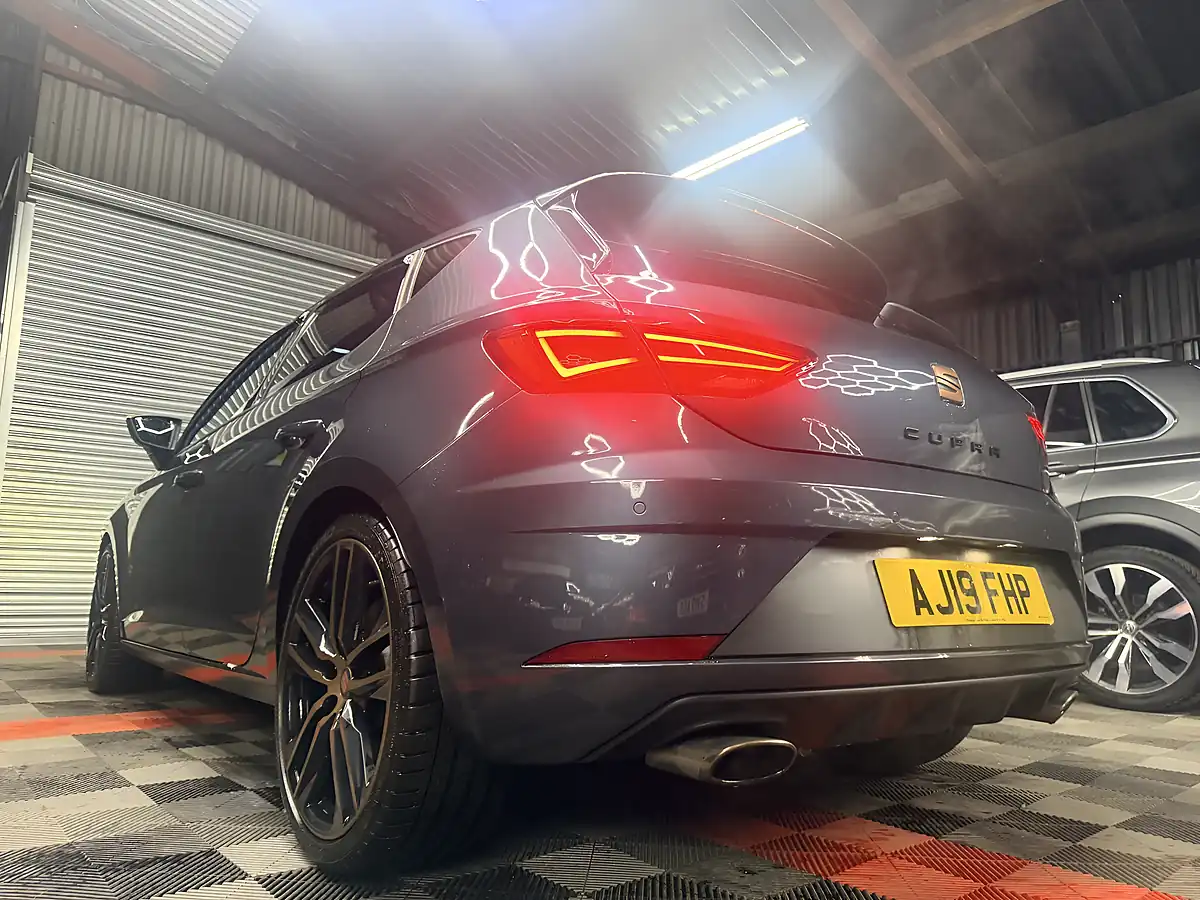 Used 2019 SEAT Leon Cupra Grey - Interior and Exterior details 16