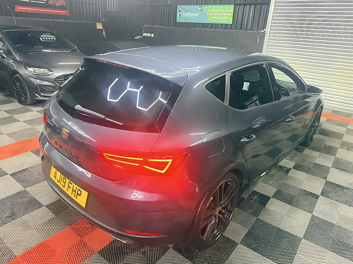 Used 2019 SEAT Leon Cupra Grey - Interior and Exterior details 17