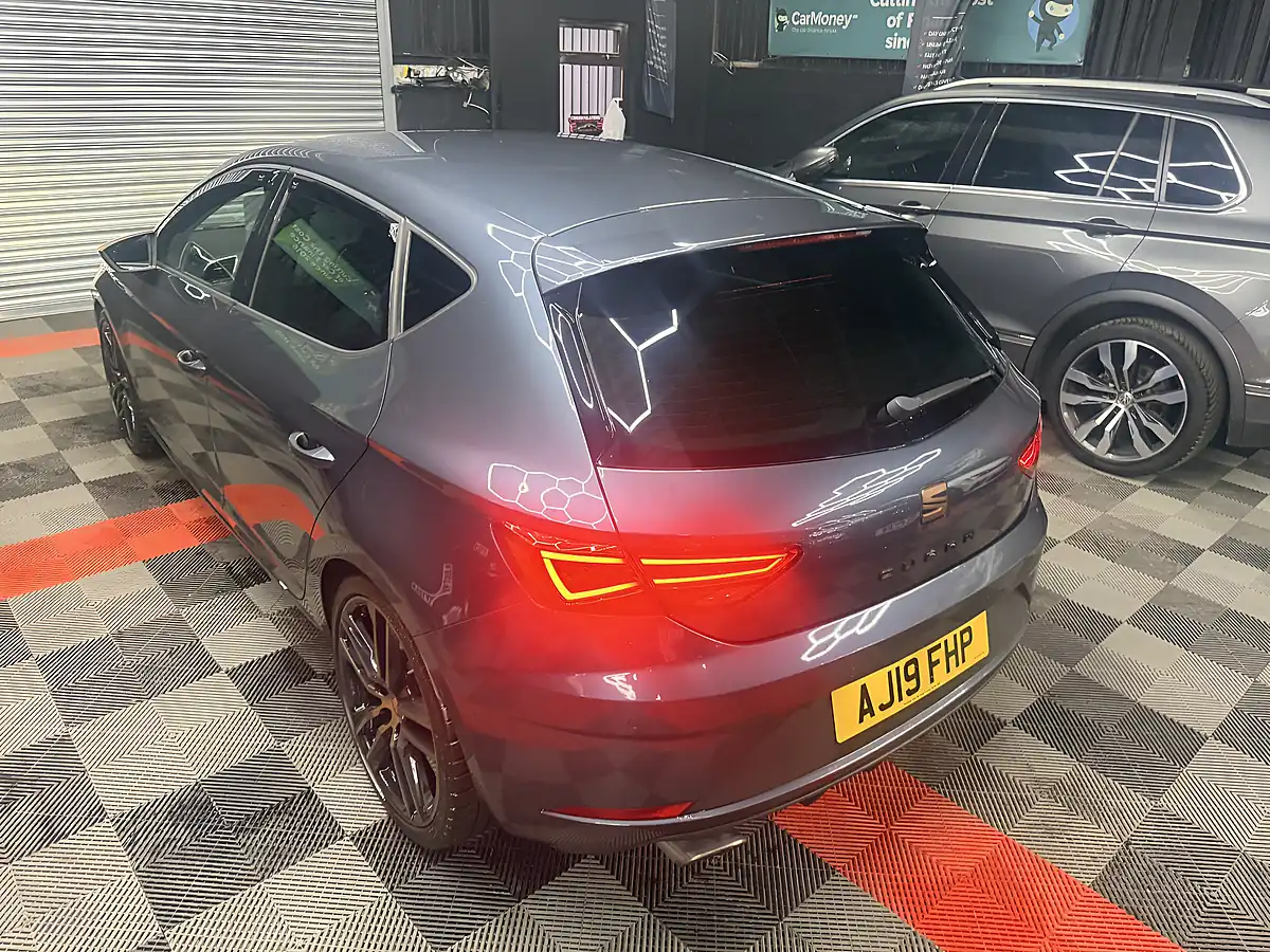 Used 2019 SEAT Leon Cupra Grey - Interior and Exterior details 18