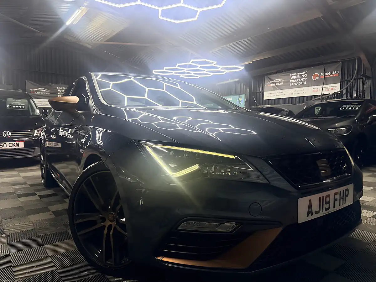 Used 2019 SEAT Leon Cupra Grey - Interior and Exterior details 2