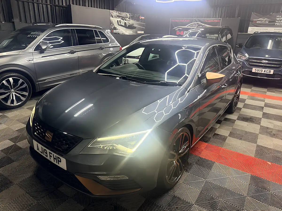 Used 2019 SEAT Leon Cupra Grey - Interior and Exterior details 3