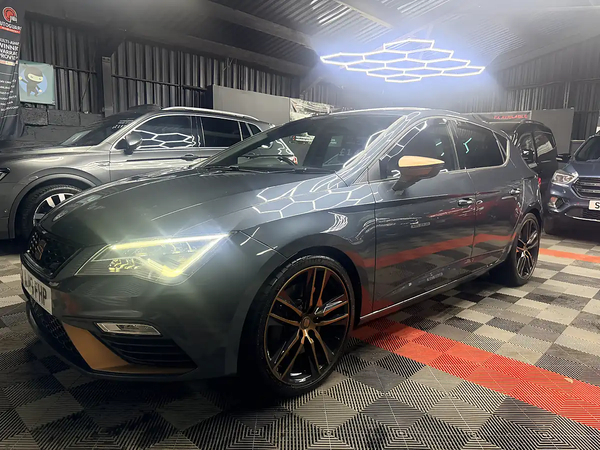 Used 2019 SEAT Leon Cupra Grey - Interior and Exterior details 5