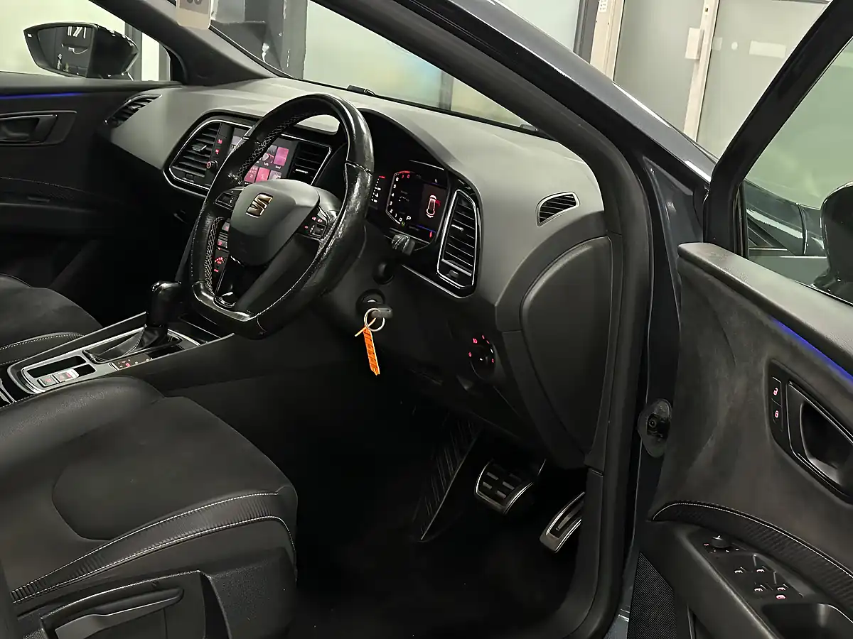 Used 2019 SEAT Leon Cupra Grey - Interior and Exterior details 14
