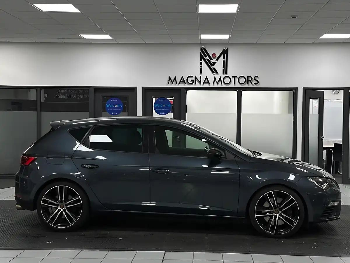 Used 2019 SEAT Leon Cupra Grey - Interior and Exterior details 3