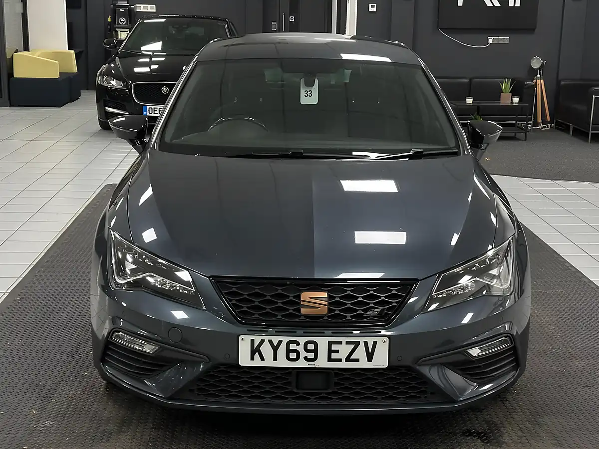 Used 2019 SEAT Leon Cupra Grey - Interior and Exterior details 4