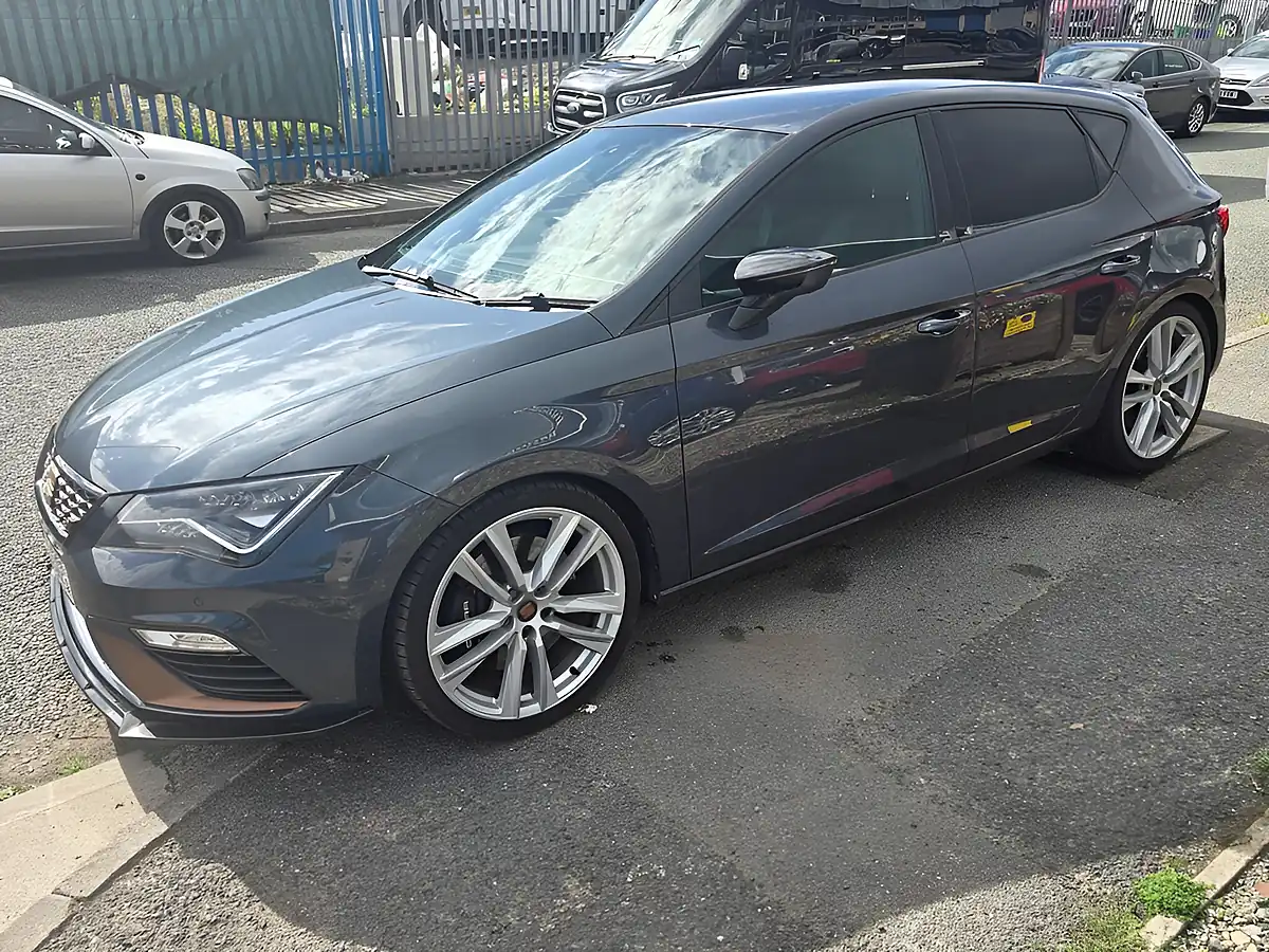 Used 2019 SEAT Leon Cupra Grey - Interior and Exterior details 7