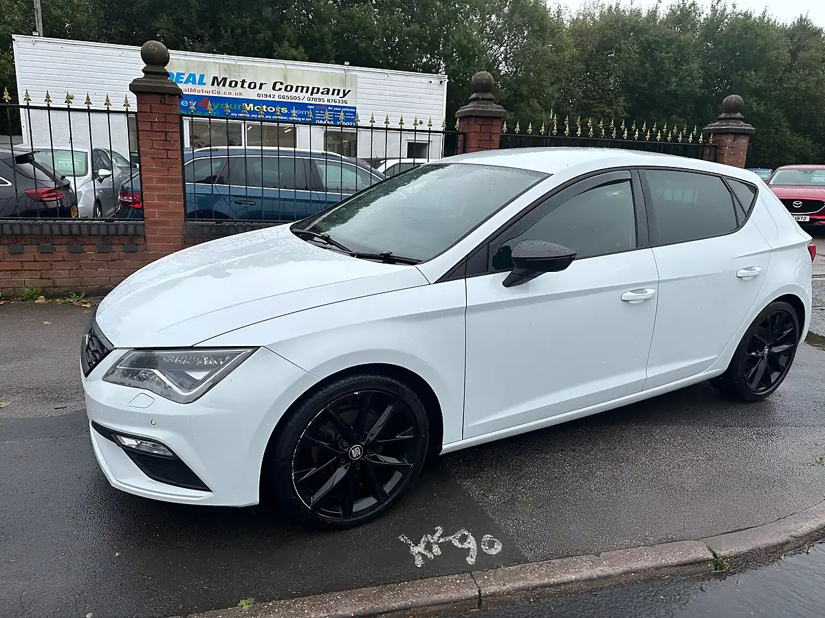Used 2019 SEAT Leon Fr Black Edition White - Interior and Exterior details 10