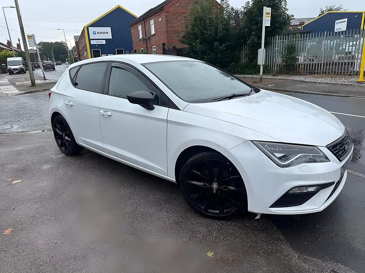 Used 2019 SEAT Leon Fr Black Edition White - Interior and Exterior details 11