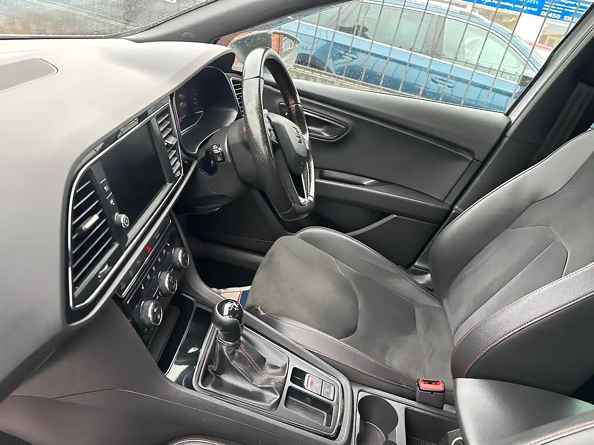 Used 2019 SEAT Leon Fr Black Edition White - Interior and Exterior details 14