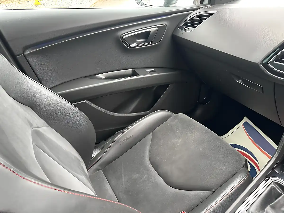 Used 2019 SEAT Leon Fr Black Edition White - Interior and Exterior details 17