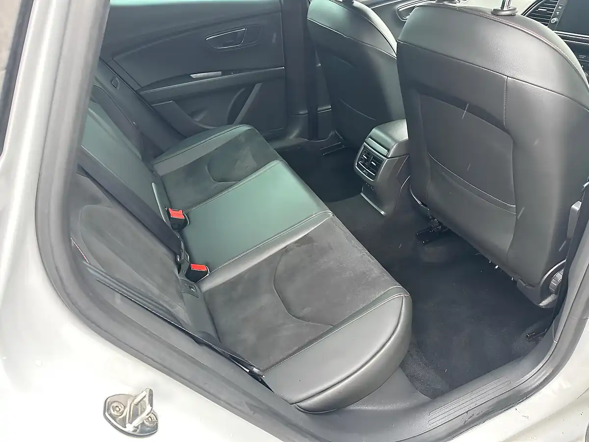 Used 2019 SEAT Leon Fr Black Edition White - Interior and Exterior details 19