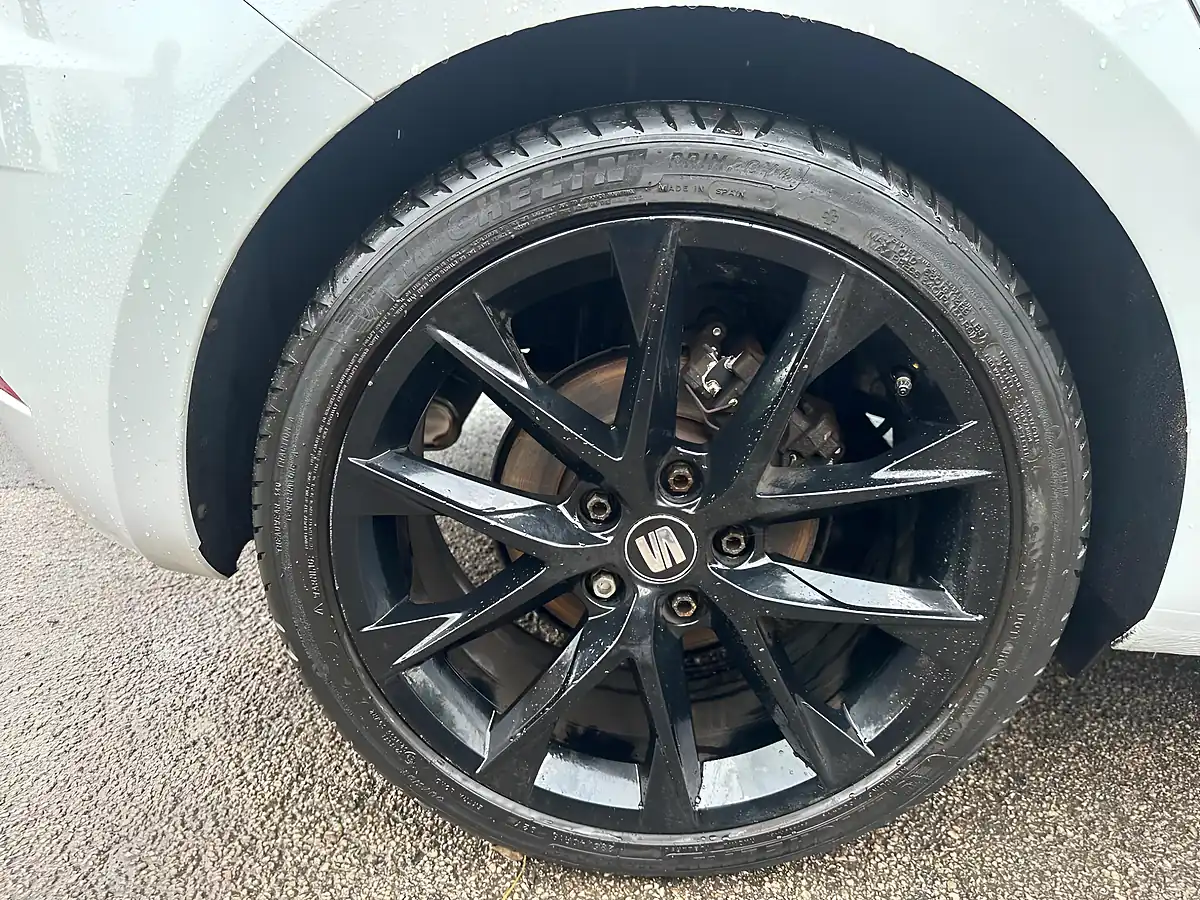 Used 2019 SEAT Leon Fr Black Edition White - Interior and Exterior details 20