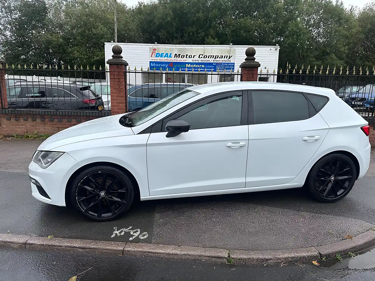 Used 2019 SEAT Leon Fr Black Edition White - Interior and Exterior details 6