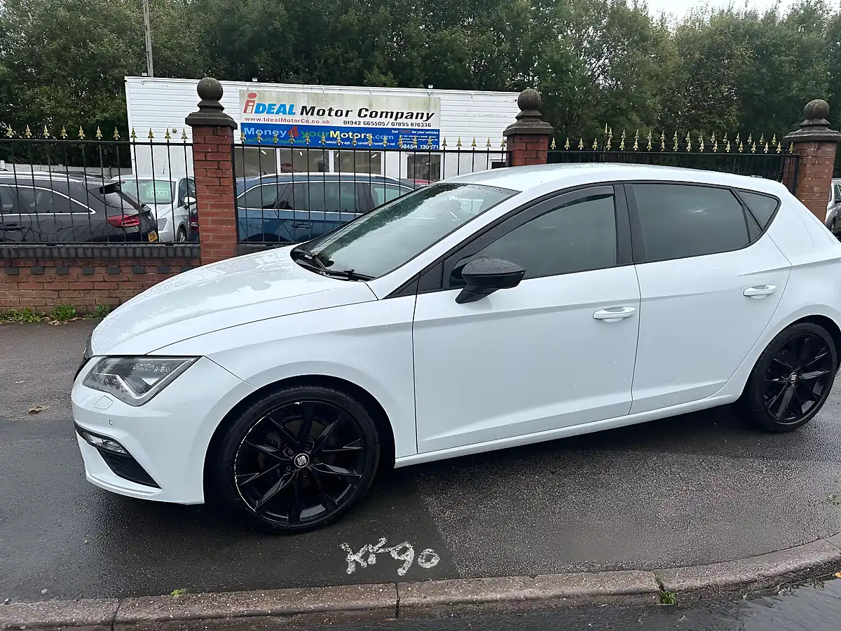 Used 2019 SEAT Leon Fr Black Edition White - Interior and Exterior details 7
