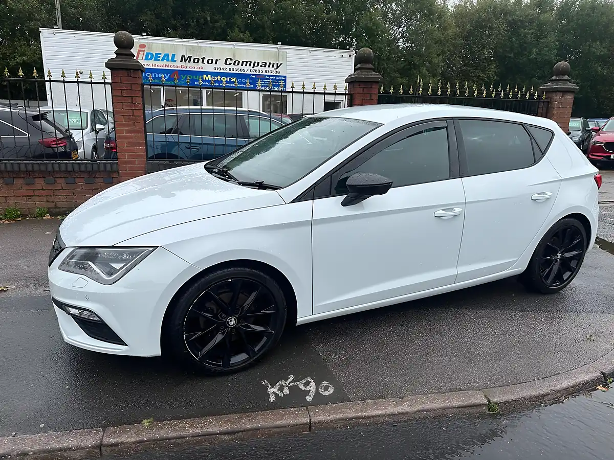 Used 2019 SEAT Leon Fr Black Edition White - Interior and Exterior details 9