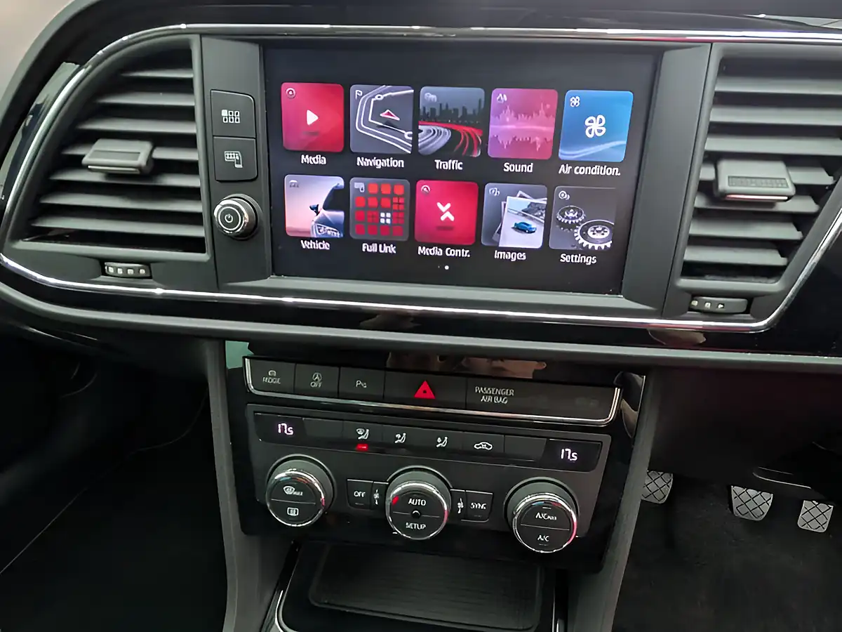 Used 2019 SEAT Leon Fr Black - Interior and Exterior details 12