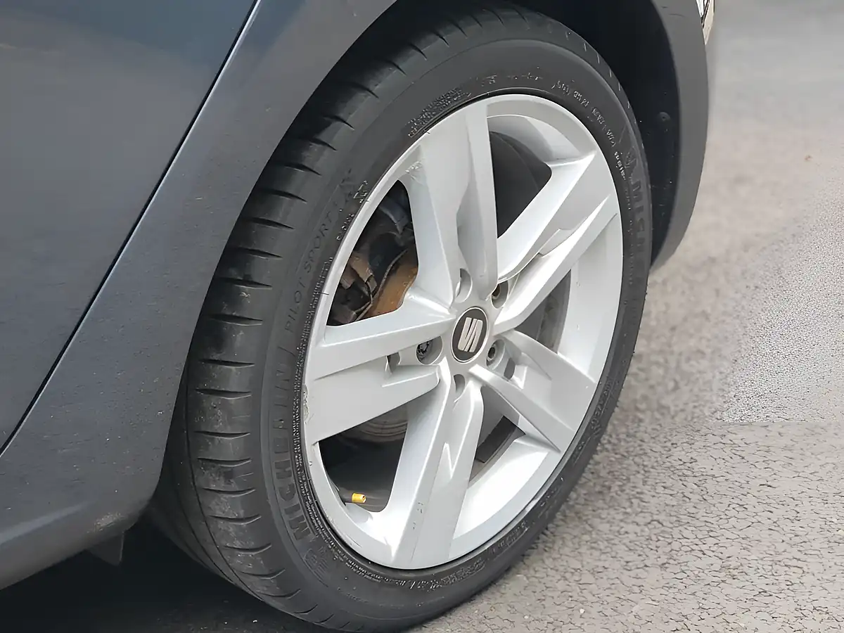 Used 2019 SEAT Leon Fr Grey - Interior and Exterior details 9