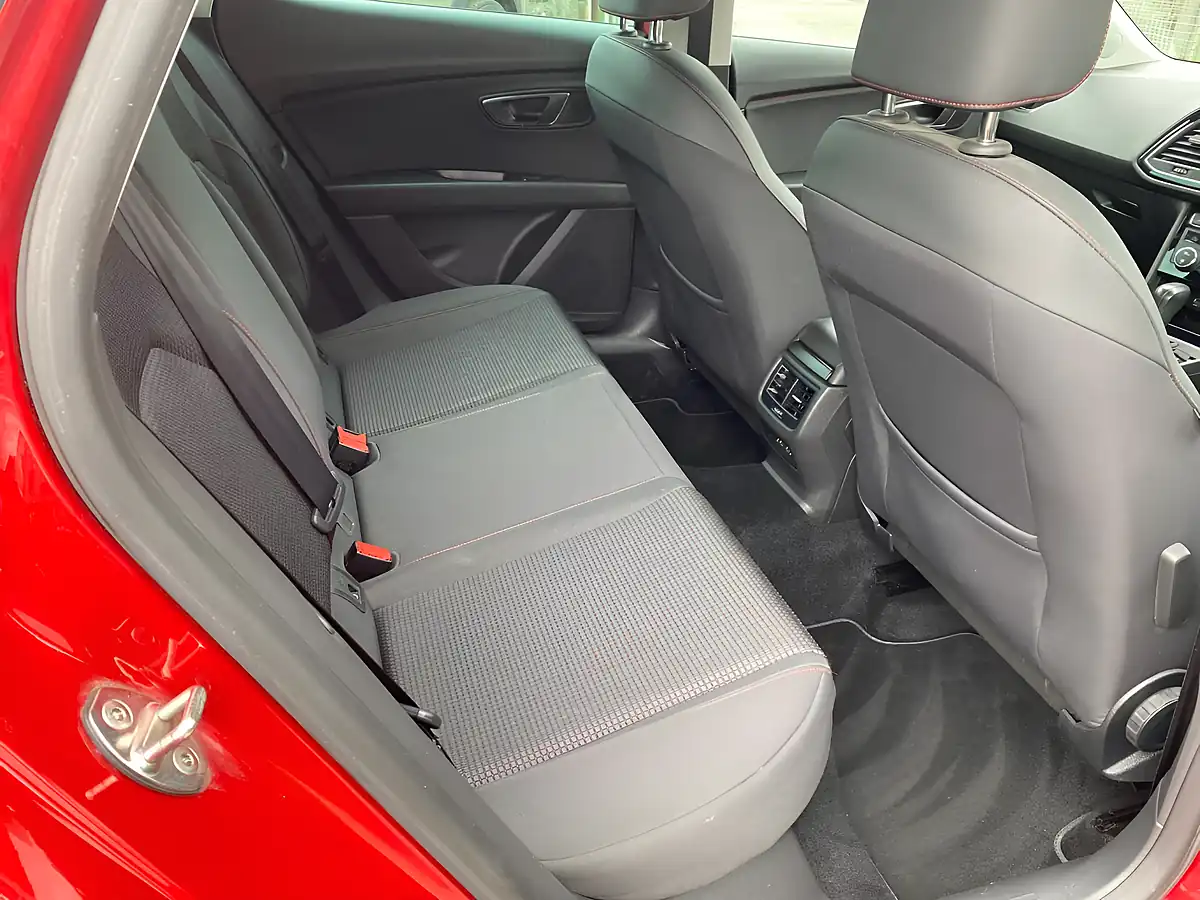 Used 2019 SEAT Leon Fr Red - Interior and Exterior details 13