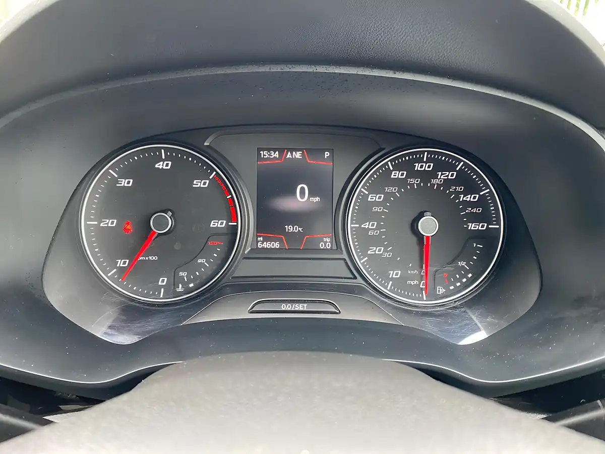 Used 2019 SEAT Leon Fr Red - Interior and Exterior details 15