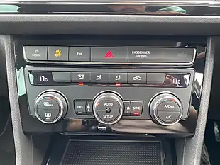 Used 2019 SEAT Leon Fr Red - Interior and Exterior details 17