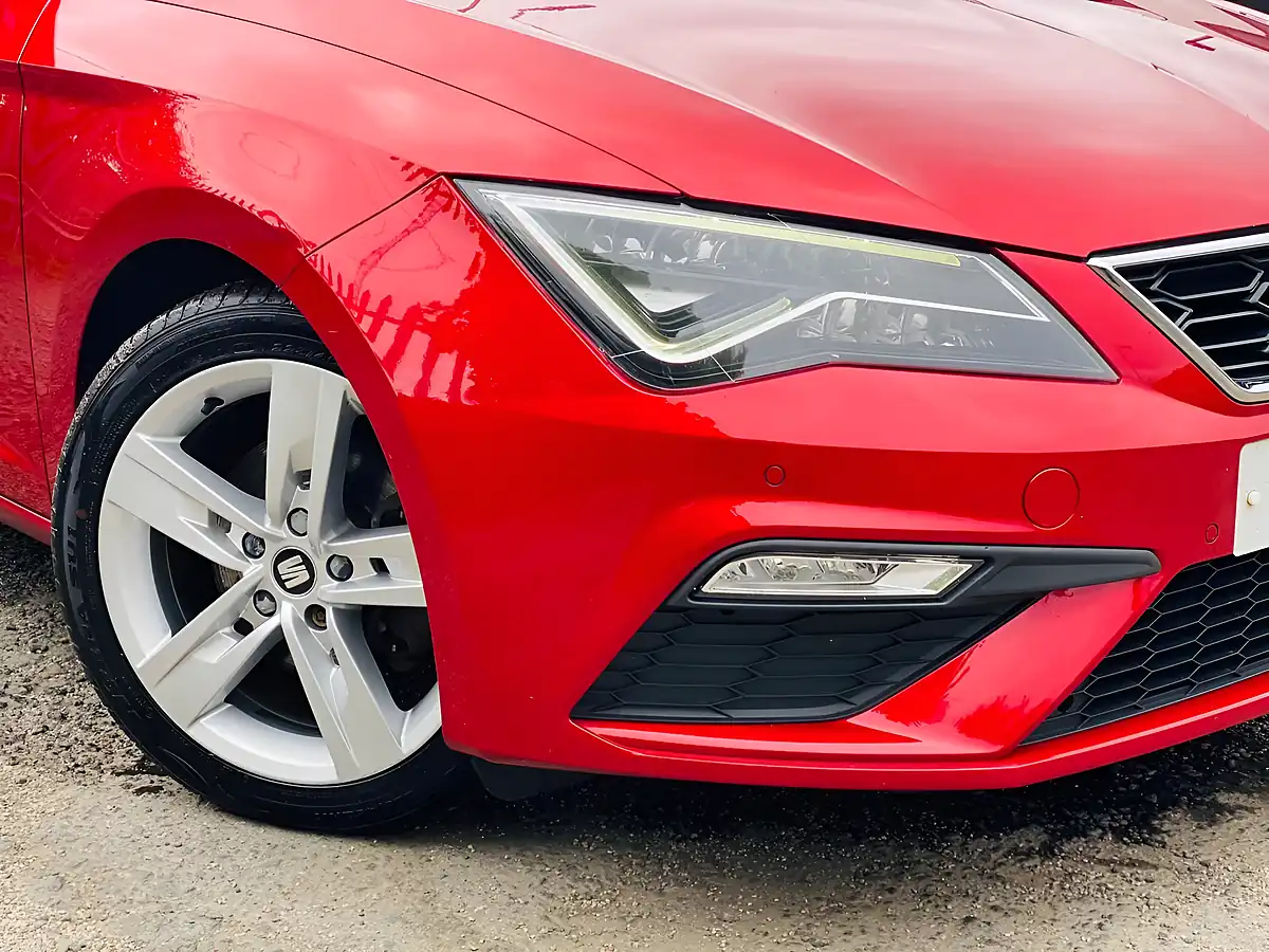 Used 2019 SEAT Leon Fr Red - Interior and Exterior details 4