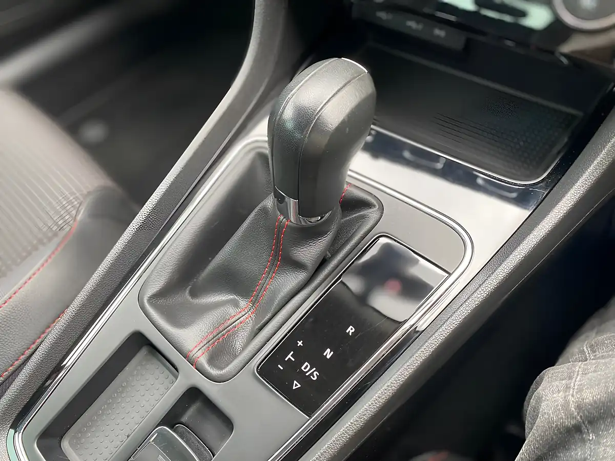 Used 2019 SEAT Leon Fr Red - Interior and Exterior details 5