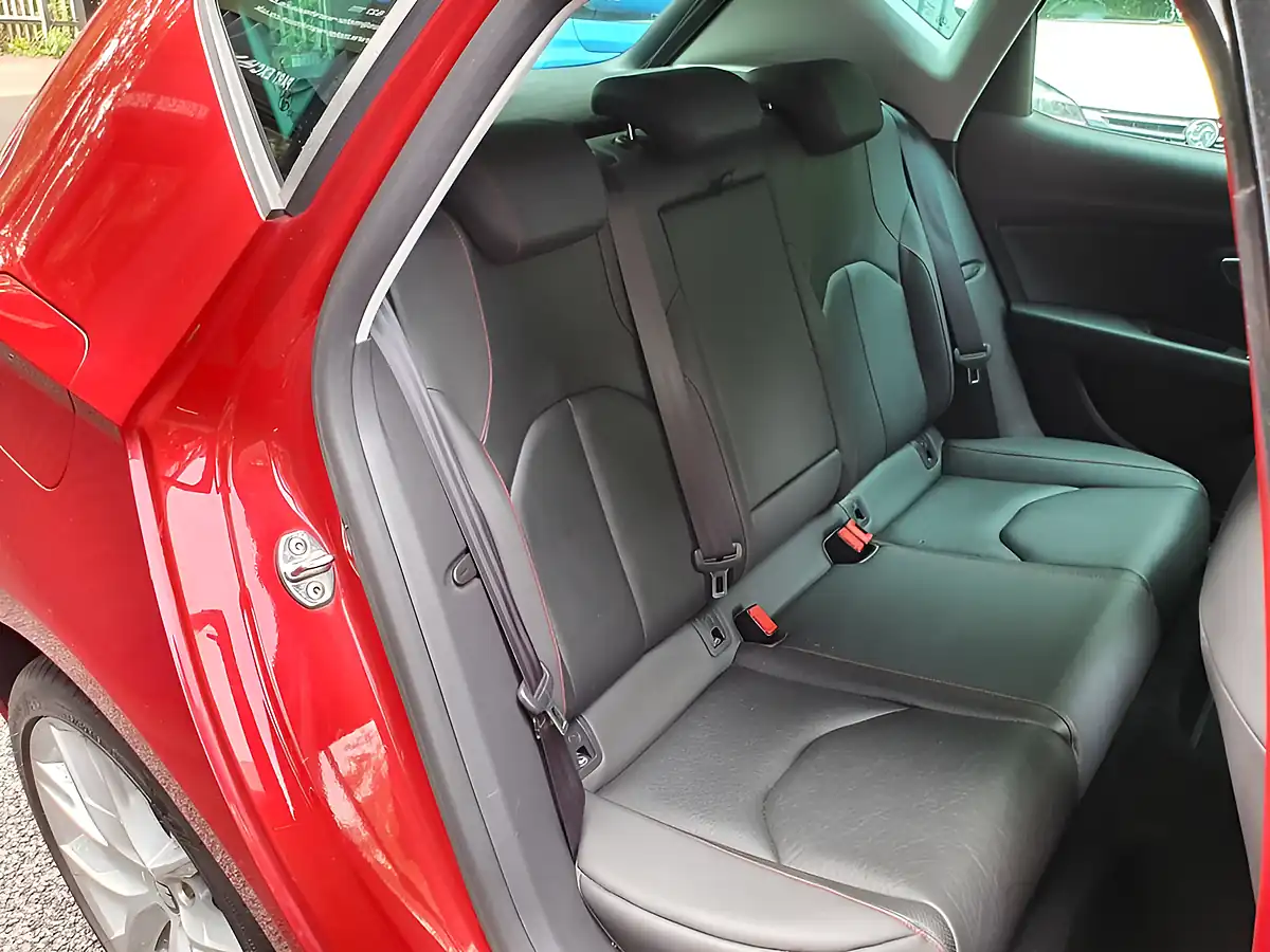 Used 2019 SEAT Leon Fr Sport Red - Interior and Exterior details 12
