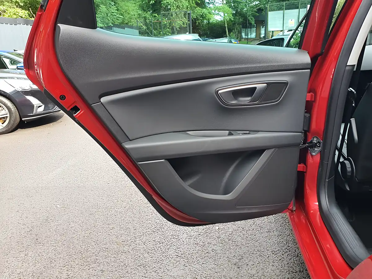 Used 2019 SEAT Leon Fr Sport Red - Interior and Exterior details 13