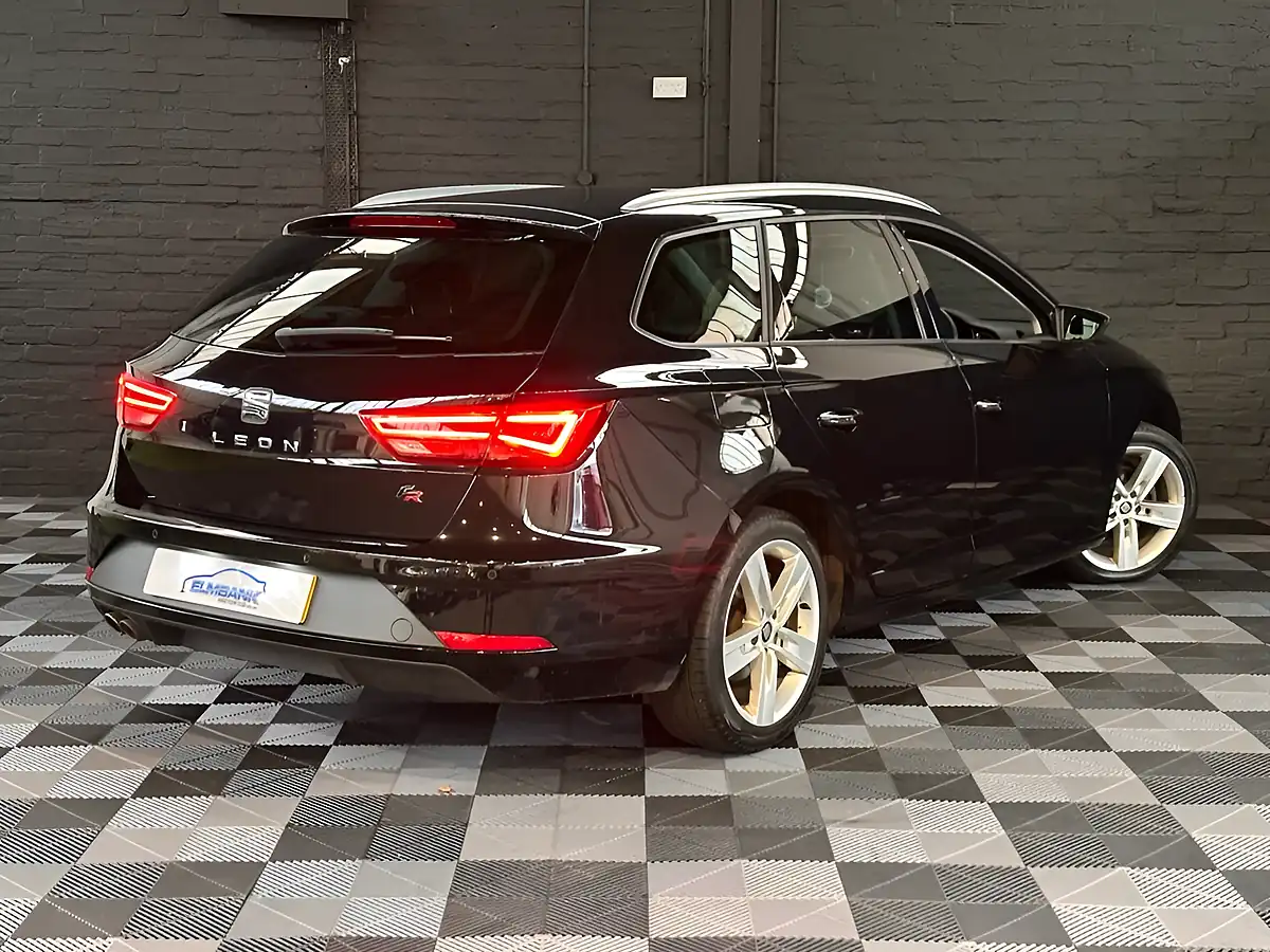 Used 2019 SEAT Leon Fr ST White - Interior and Exterior details 17