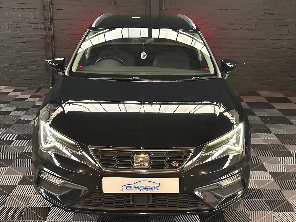Used 2019 SEAT Leon Fr ST White - Interior and Exterior details 8