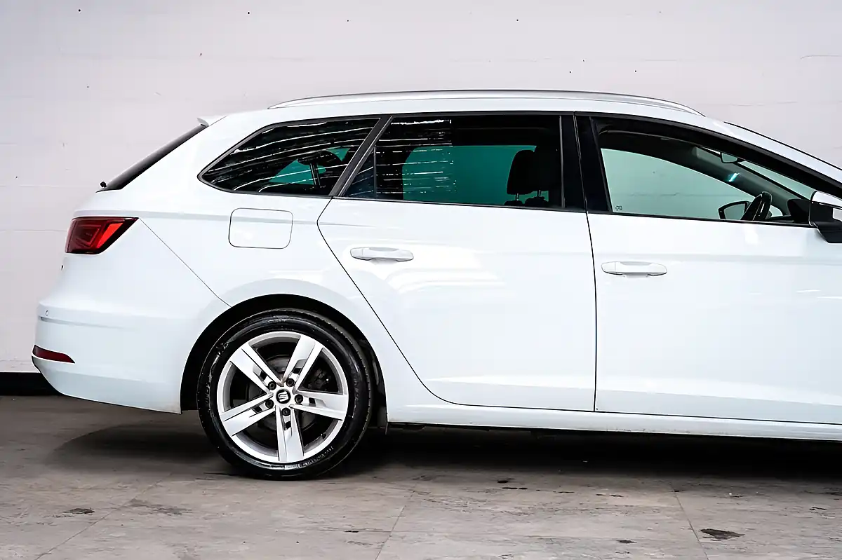 Used 2019 SEAT Leon Fr ST White - Interior and Exterior details 10