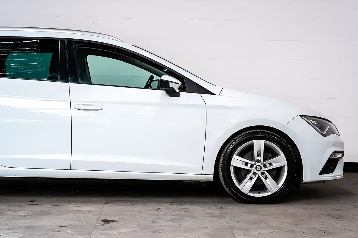 Used 2019 SEAT Leon Fr ST White - Interior and Exterior details 11