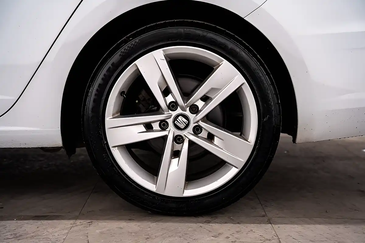 Used 2019 SEAT Leon Fr ST White - Interior and Exterior details 18