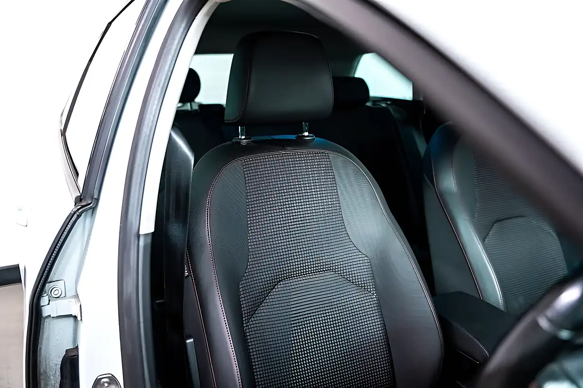 Used 2019 SEAT Leon Fr ST White - Interior and Exterior details 4