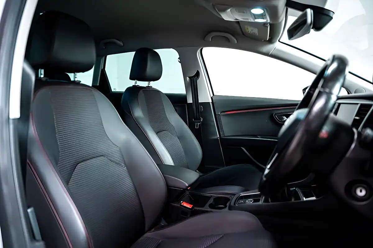 Used 2019 SEAT Leon Fr ST White - Interior and Exterior details 5