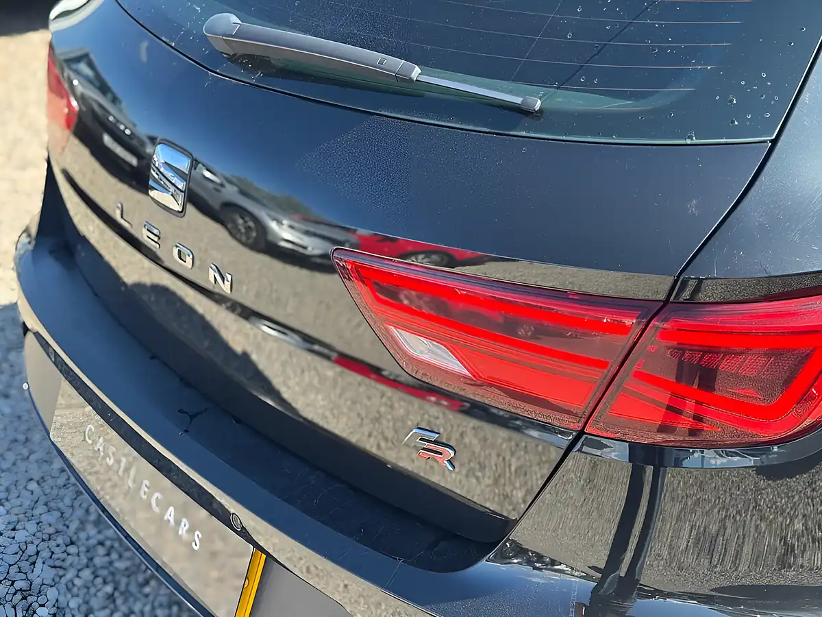 Used 2019 SEAT Leon Fr Technology ST Black - Interior and Exterior details 8