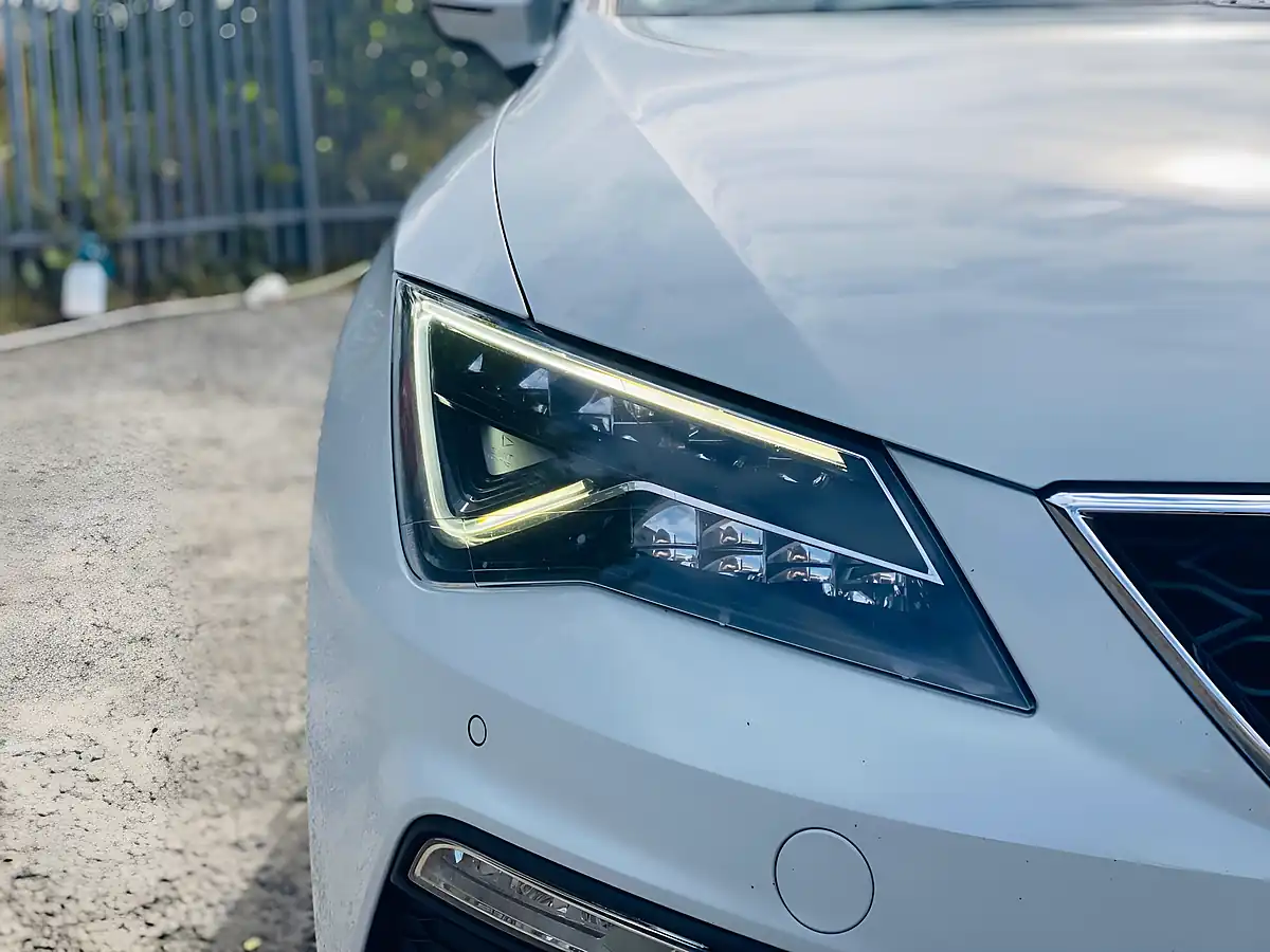 Used 2019 SEAT Leon Fr White - Interior and Exterior details 11