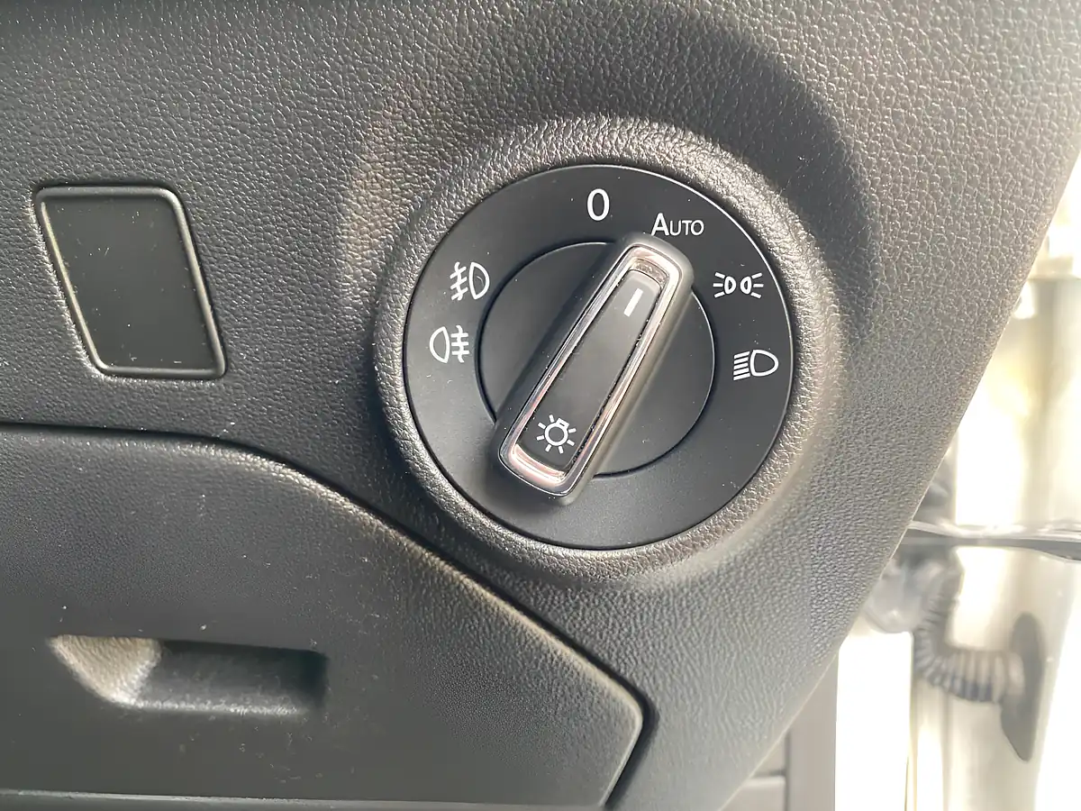 Used 2019 SEAT Leon Fr White - Interior and Exterior details 12