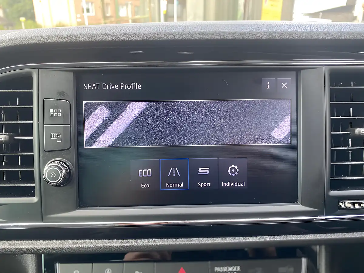 Used 2019 SEAT Leon Fr White - Interior and Exterior details 15