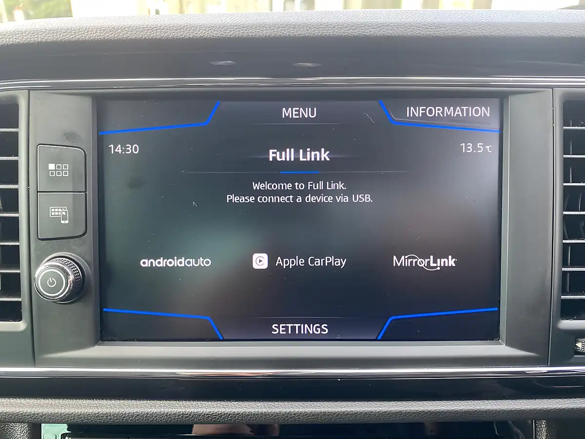 Used 2019 SEAT Leon Fr White - Interior and Exterior details 17