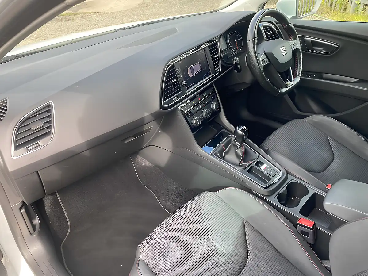 Used 2019 SEAT Leon Fr White - Interior and Exterior details 5