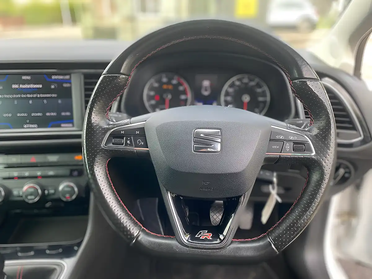 Used 2019 SEAT Leon Fr White - Interior and Exterior details 6