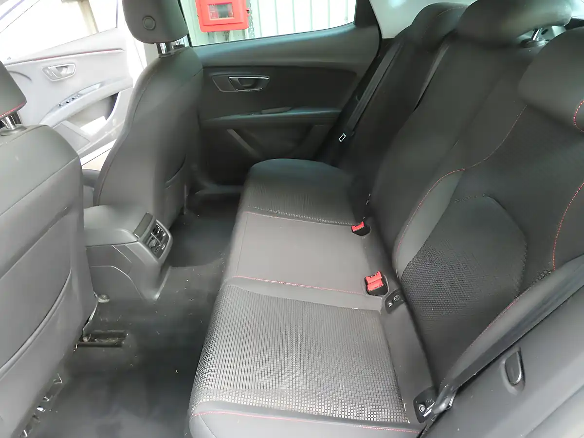 Used 2019 SEAT Leon Fr White - Interior and Exterior details 10