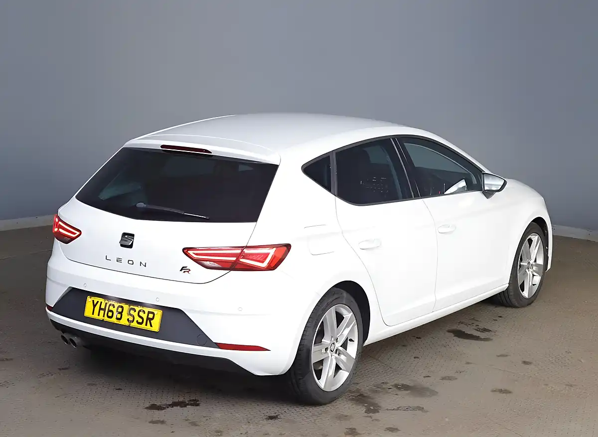 Used 2019 SEAT Leon Fr White - Interior and Exterior details 3